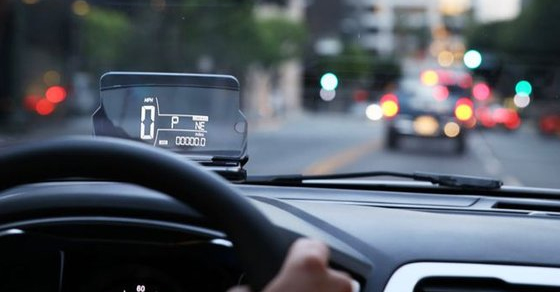 Lắp đặt màn hình HUD sao cho thẩm mỹ và an toàn