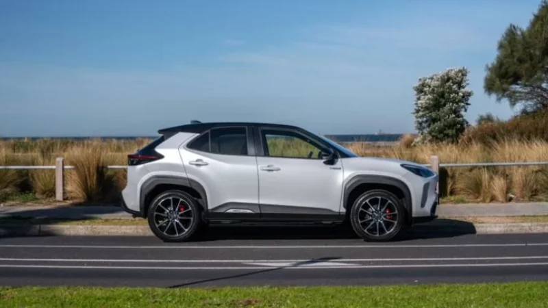 Toyota CUV hạng B trên đường đô thị 1