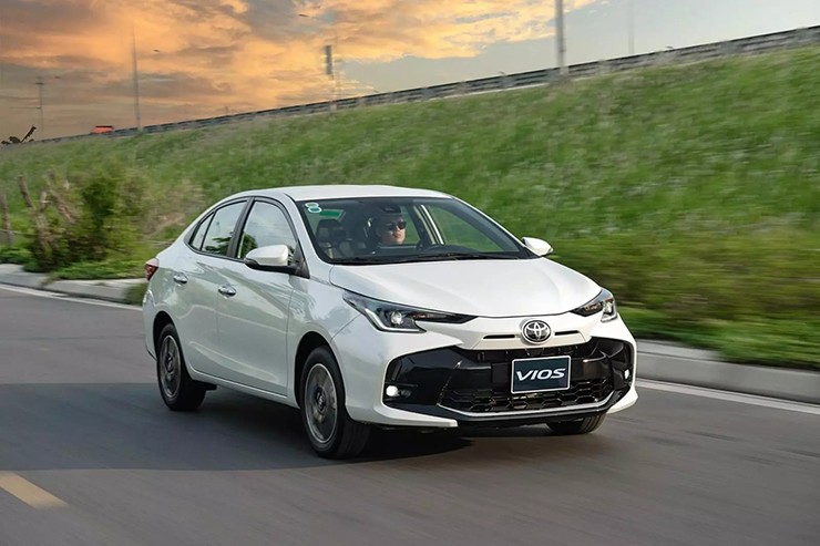Đánh giá Toyota Vios 2026 - Ngoại thất và Khung gầm