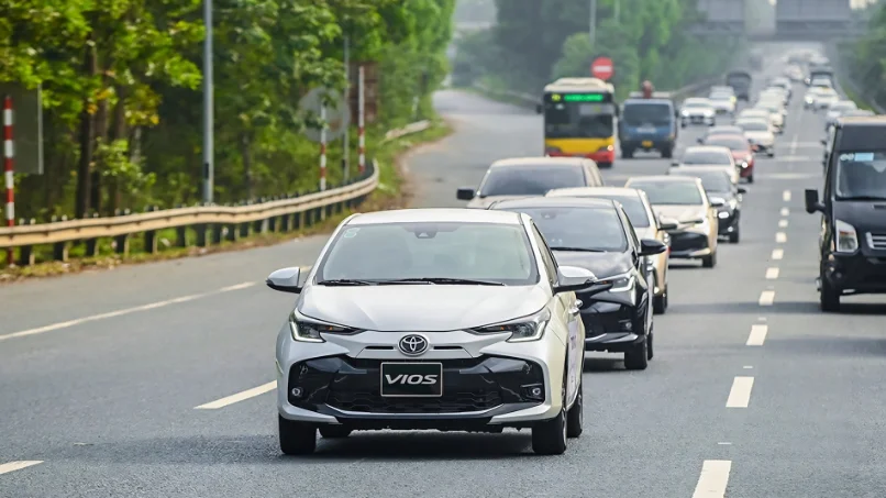các dòng sedan đi phố như Vios di chuyển rất linh hoạt